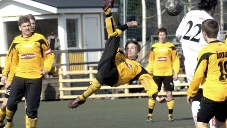 ÖVERTYGANDE. Notviken och Ove Lindmark fick gästande Gällivare/Malmberget på fall i säsongens första seriematch.