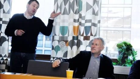 IN I SKOLAN. "Den arbetsgivare som engagerar sig väljer arbetskraft först", konstaterar Janne Nordström, Svenskt Näringsliv. Till höger Roland Bergström.