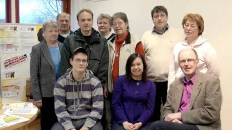 KULTURRALLYTS FÖRARE. Bakre raden: Berit Willman, Vuxenskolan, rektor Hans Lönnelid, Jonas Karlsson, Ulven, Tuula Stridsman, ansvarar för skolrallyt, Krisina Eriksson, kultursekreterare vid landstinget, Anders Nilsson, assistent och Mariana Lundh från Barents culture centre. Främre raden: Nils Hagström, Ulven, projektledare Yvonne Nilsson samt kommunalrådet Leif Nilsson.