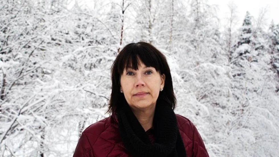 Anna-Lena Wiklund Rippert tar råvarorna till sitt kosmetikaföretag C/o Gerd från naturen.