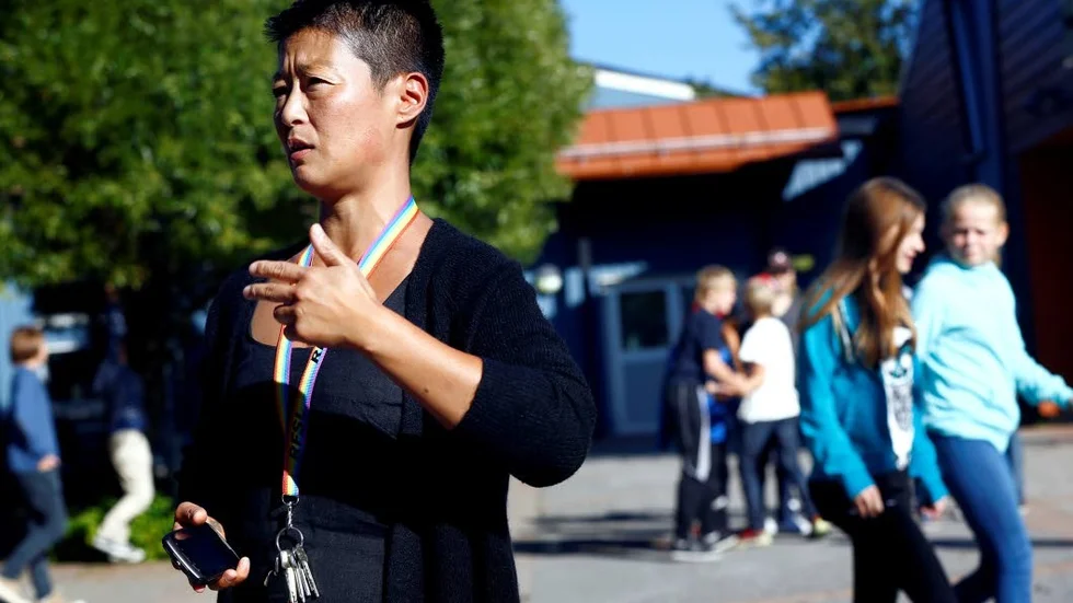 Dyrt för skolan. Skadegörelsen på skolorna kostar pengar, hittills nästan 40.000 kronor. "Summan motsvara elevpengen för en elev under ett år", exemplifierar skolans rektor, Viktoria Björklund.