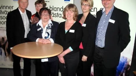 Några av talarna på konferensen om arbetets betydelse för hälsan hos personer med funktionsnedsättningar var Kurt Hofgren, Handikappförbundens samarbetsorganisation i Norrbotten, Ylva Arnhof, Statens folkhälsoinstitut, Agneta Granström, landstingsråd och ordförande i Norrbottens folkhälsopolitiska råd, Eva Johansson, Nutek, Elisabeth Svantesson (M), ledamot av riksdagens arbetsmarknadsutskott, och Henry Magnusson, regionchef för Samhall.
