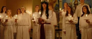 Lucia sjöng solo ARVIDSJAUR Det var stämningsfullt när Sandbackaskolans luciatåg bjöd på skönsång för alla elever och lärare på fredagsmorgonen.