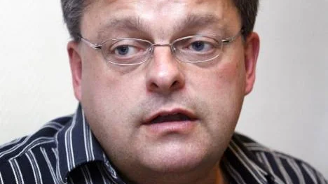 Anders Mansten drar tillbaka sin stämning mot landstinget och direktör Elisabeth Holmgren. (Arkivbild)