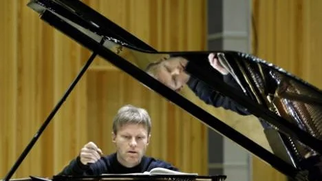 Håvard Gimse under repetitionerna i Acusticum.