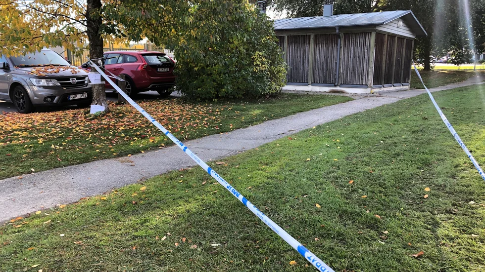Dagen efter dödsskjutningen i Märsta är platsen fortfarande avspärrad.