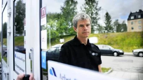 öppnar. Jan Sundkvist på Arbetsförmedlingen i Luleå rekommenderar ungdomar att sommarjobba för att det ska bli lättare att komma ut på arbetsmarknaden när de blir vuxna. Foto: Sara Moritz