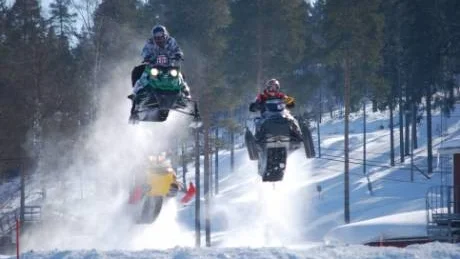 SVENSK MÄSTARE. Älvsbyföraren Robert Granberg, på den gröna skotern, fixade Norrbottens andra SM-guld på Vallsberget. Foto: Anton Olofsson