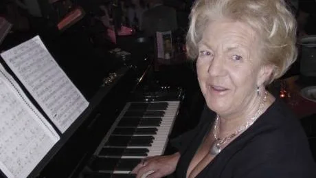 STILL GOING STRONG. Birgit Lindberg, känd jazzpianist från Umeå, kom i veckan med sin tredje platta på fem år. "Jag har ju bråttom", säger Birgit Lindberg.