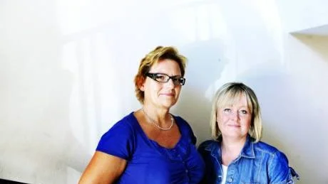 HJÄLPER. Gun Wennström och Birgitta Nordvall arbetar tillsammans på Synq öppenvård i Luleå kommun, en verksamhet som lett till att antalet familjehemsplaceringar och institutionsplaceringar minskat.