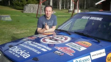 Brage Lundmark, Piteå MS, är hemma igen efter en lyckad utflykt till Ljungby. Där blev han fyra i Sydsvenska rallyt. Han ligger trea totalt i Sverigeserien.