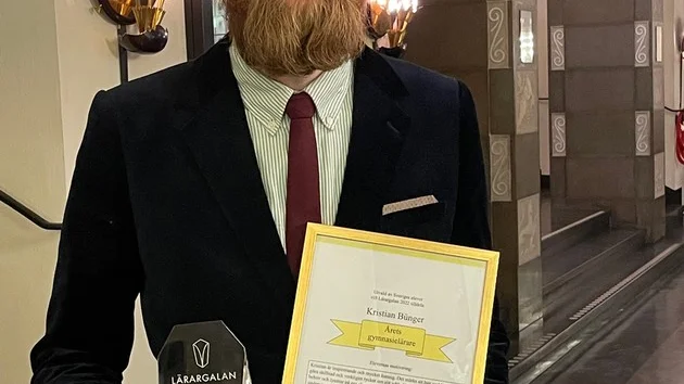 Kristian Bünger är lärare i svenska, historia, sociologi och filosofi på Wisbygymnasiet. Nu är han också utsedd till Sveriges bästa gymnasielärare.