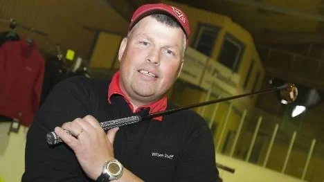 Mats Degerman slutade som golftränare i Arvidsjaur för fyra år sedan. Nu har han kommit tillbaka. "Sju av tio lämnar golfen för att det går dåligt att spela", säger han.