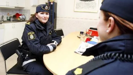 Områdespolis Anna-Karin Berggren och polisassistent Jennifer Olovsson ser fram emot fördubblingen av kollegor. Fram till våren kommer polisstyrkan i kommunen öka från fyra till åtta personer.