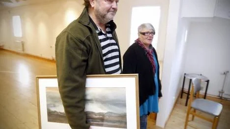 Älvsby konstförening måste lämna Konstgården vid årsskiftet. "Det känns väldigt tungt att inte få vara kvar efter drygt 30 år", säger Leif Lindgren och Maj-Lis Johansson, konstföreningen.