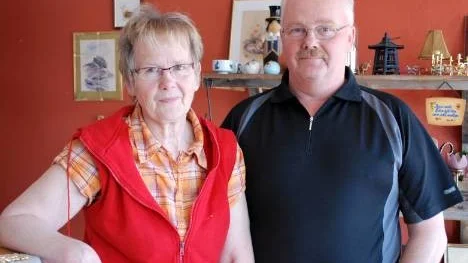Efter Lettlandsresan tar nu Gun-Britt Öberg och Gunnar Jonsson, i egenskap av medlemmar i Umbagruppen, semester över sommaren.