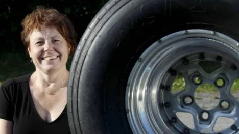 Monica Öberg, 49 år från Öjebyn, hoppas kunna göra comeback på dragracing-banorna i sommar.