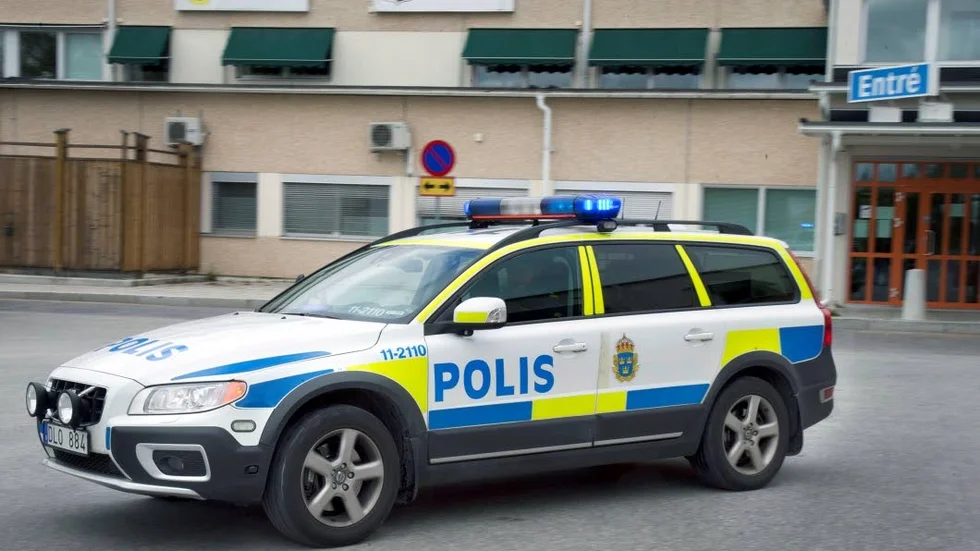Sparkade. Det var när polismännen skulle föra in mannen i arresten, som han gjorde våldsamt motstånd - något han för övrigt nekar till. Det också. (Arkivbild)