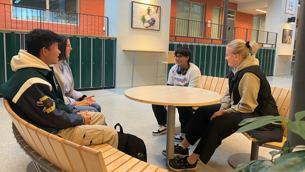 Från Vimmerby gymnasium är det endast en elev som är iväg på ett utbyte. 
"Många känner sig stressade över att man missar så mycket i skolan. Det skulle vara jättekul att åka men nu har vi lärt känna varandra så bra att jag absolut skulle kunna åka och hälsa på. Det kommer jag nog göra framöver", säger Allis Nilsson. På bilden från vänster: Andrea Mancuso, Camilla Mallia, Paula Gordo och Allis Nilsson.