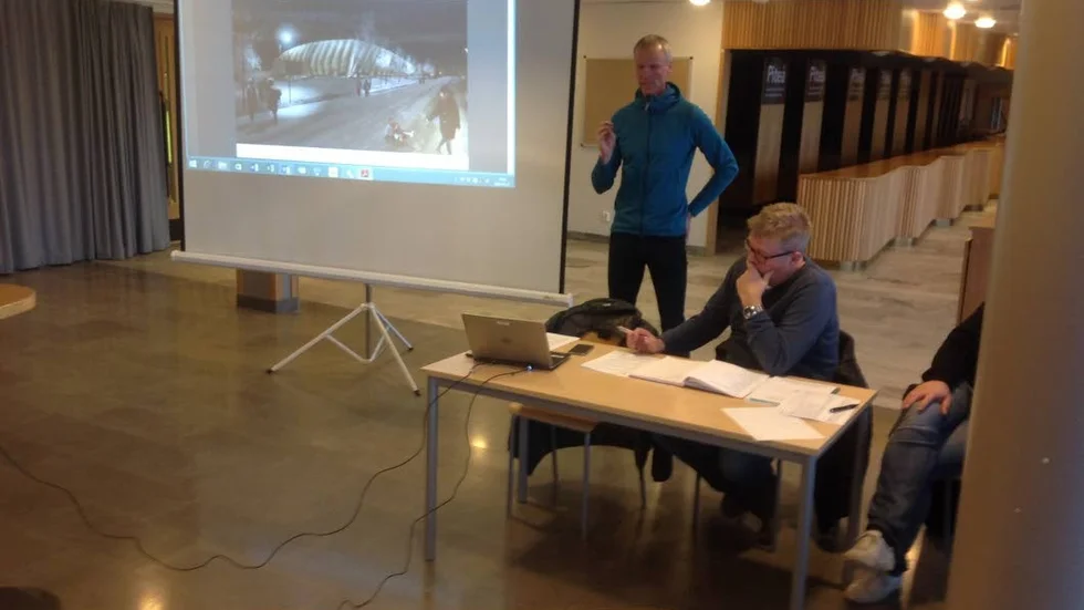 FOTBOLLSHALL. Projektledaren Per Lenndin berättade om fotbollshallen i Piteå som ska stå klar under hösten 2017.