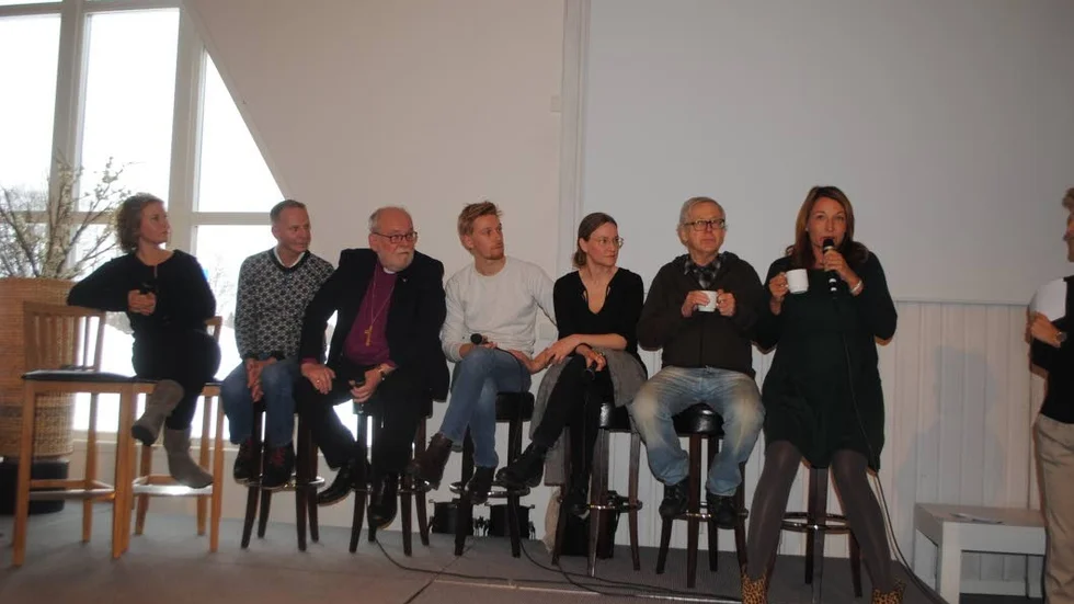 Filmfestivalgästerna i Heta stolen, från vänster Eva Melander, Steve Sjöquist, Sven-Bernhard Fast, biskop Visby stift, Anton Lundqvist, Annika Hallin, Staffan Hildebrand och Martina Haag.