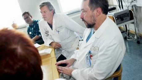 OPERERAS. "Operation är enda sättet att förhindra en infektion", säger överläkaren Anders Hedlund. Foto: Rolf Hamilton
