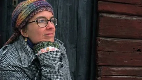 JOJK SOM GRUND. Musikern och kompositören Nina Nordvall Vahlberg pendlar mellan Jokkmokk och Berlin. Ofta ligger jojken till grund i hennes musik. Foto: Åsa Lindstrand