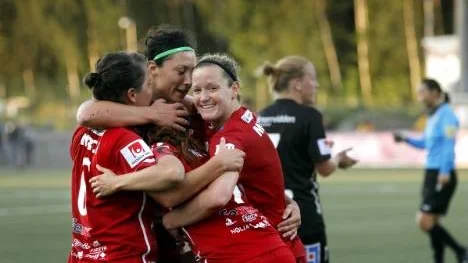 Piteå IF kämpar för nytt kontrakt i årets damallsvenska. Om PIF klarar det väntar en ännu tuffare säsong nästa år.