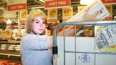 Linnea Granqvist tycker att det är kul att jobba som butiksbitråde.