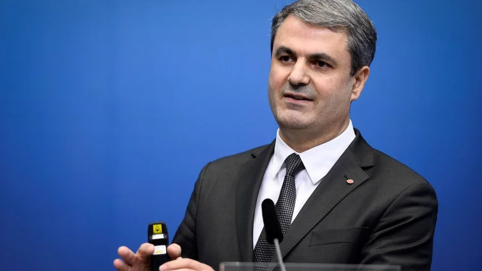 Ibrahim Baylan. Svälter ut basindustrins energiförsörjning.?