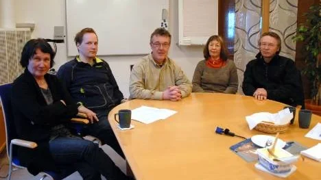 Här dras riktlinjer upp för den största samiska mässan någonsin med deltagare från hela Sapmi. Styrgruppen för Samiskt innovationscentrum i Arjeplog består bland annat av Lotta Svensson, Samuel Valkeapää, Bo Häggroth, Katarina Utsi och Lars-Anders Baer.