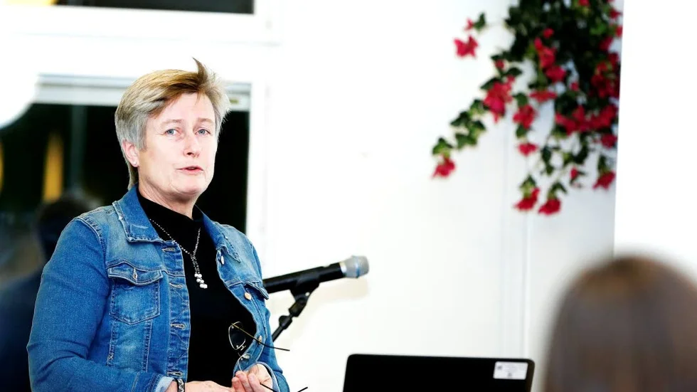 Brist. – Vi kommer att ha en sådan lärarbrist att vi inte har råd att slösa bort undervisningstid på att lärare ska sitta i bil mellan skolor, sade Karina Pettersson Hedman på Notvikens områdesmöte.