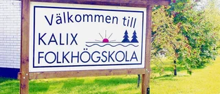 Protester mot flyktingboende vid folkhögskolan