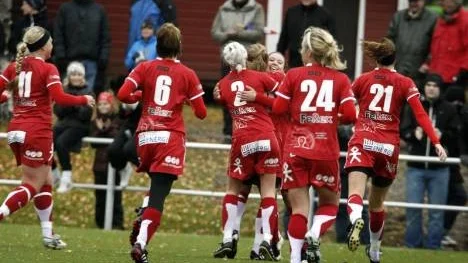 Piteå IF jublar efter segern i seriefinalen mot Vasalund. Och ska man tro Bollstanäs tränare Hedi Jelassi så blir det även allsvenskt jubel - kanske redan på lördag...