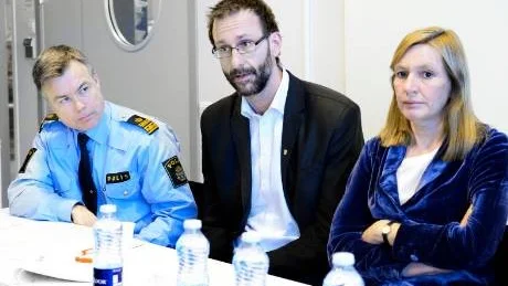 LYCKAT SAMARBETE. "I Norrbotten fungerar arbetet bra när det gäller att minska våld i nära relationer", säger Carin Götblad. Längst till vänster polisintendenten Anders Danielsson och bredvid honom Luleås socialchef Mikael Lekfalk.