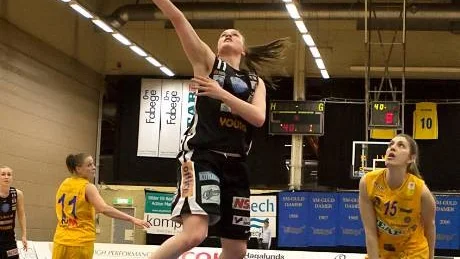 BEDRÖVAD. Allis Nyström hade i slutet av matchen två lägen som kunde gett Northland segern i Solnahallen. Men talangen missade båda gångerna.