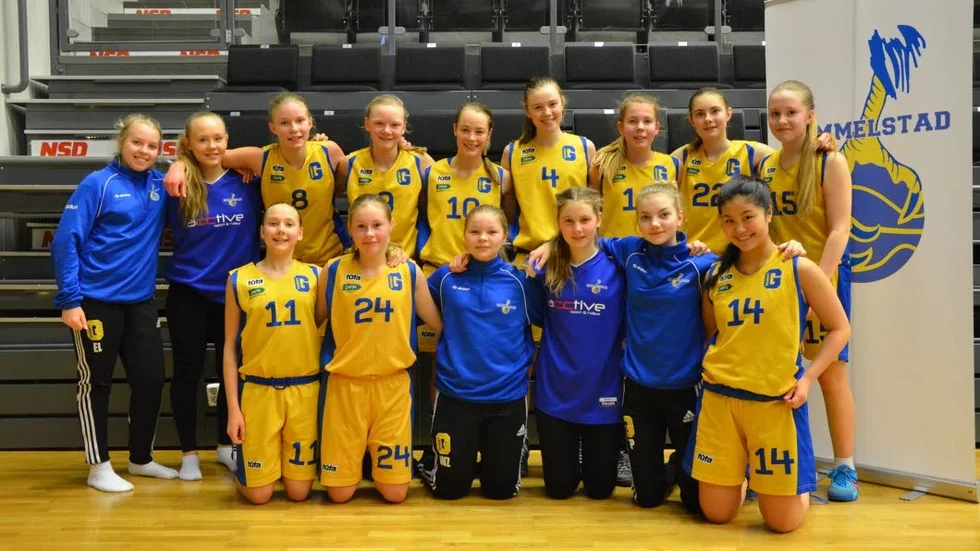 Övre raden från vänster: Ellen Lindberg, Ellen Tiensuu, Jenny Södersten, Anna Wiklund, Emma Ström, Emmy Sundqvist, Matilda Söderqvist, Sara Lomgren, Linn Styrman.
Nedre raden från vänster: Emma Kröger, Victoria Rydberg, Wilma Zakrisson, Viktoria Nordmark, Ebba Pekkari, Moa Johansson.
(Gammelstad F99 gick även vidare i F16 till final four).