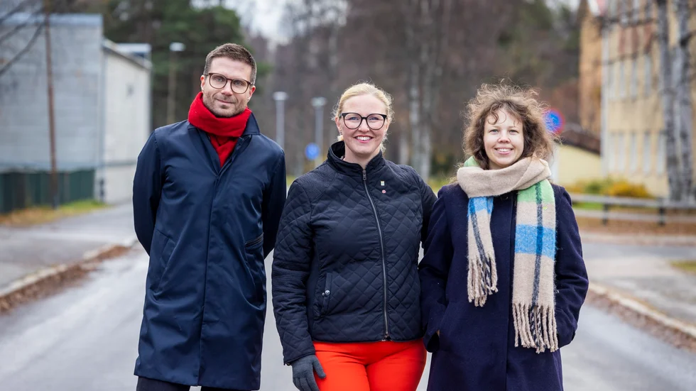 Luleå kommuns nya styre i form av Mattias Karvonen (V), Carina Sammeli (S) och Evelina Rydeker (MP). 