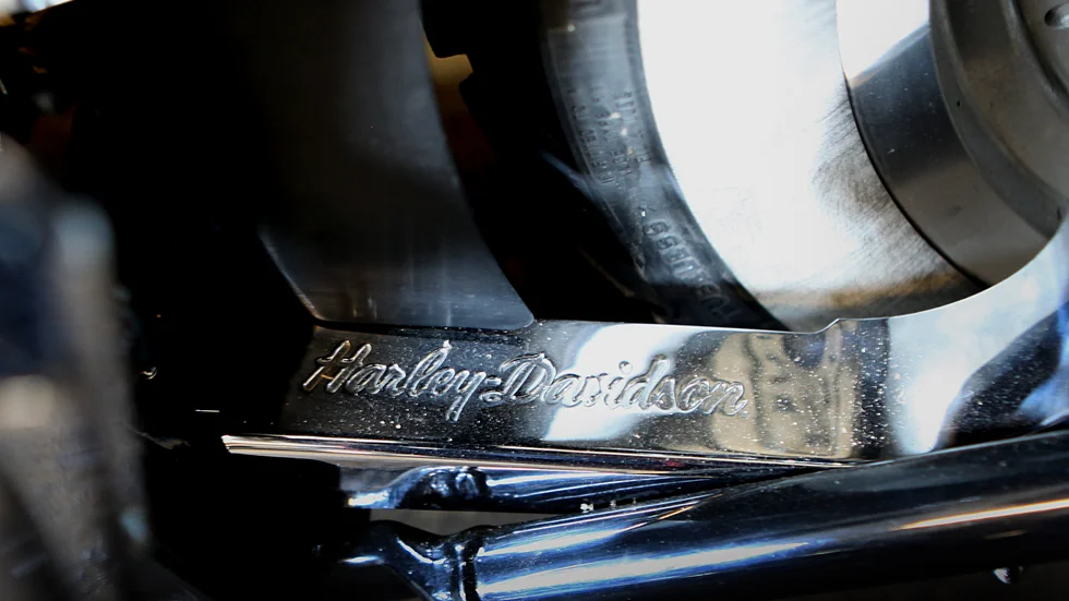 En motorcykel av fabrikatet Harley-Davidson stals vid ett inbrott i Norrköping på tisdagsmorgonen