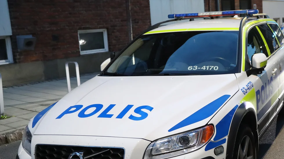 En 55-årig man blev påhoppad av flera personer på Spötorget i Västervik på måndagseftermiddagen. En förundersökning är inledd. Brottet rubriceras som grov misshandel.