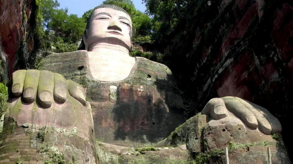 Överdelen av Jättebuddhan i Leshan, som nu hotas av översvämningar. Arkivbild.