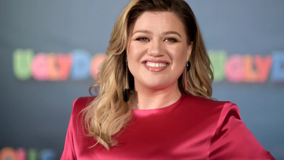 Kelly Clarkson hoppar in i "America's got talent". Arkivbild.