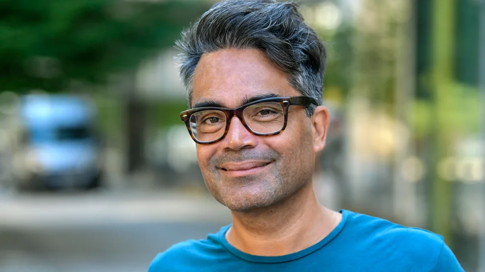David Batra är tillbaka med en ny säsong av "Världens sämsta indier". Den här gången ska han satsa på en humorkarriär i landet.