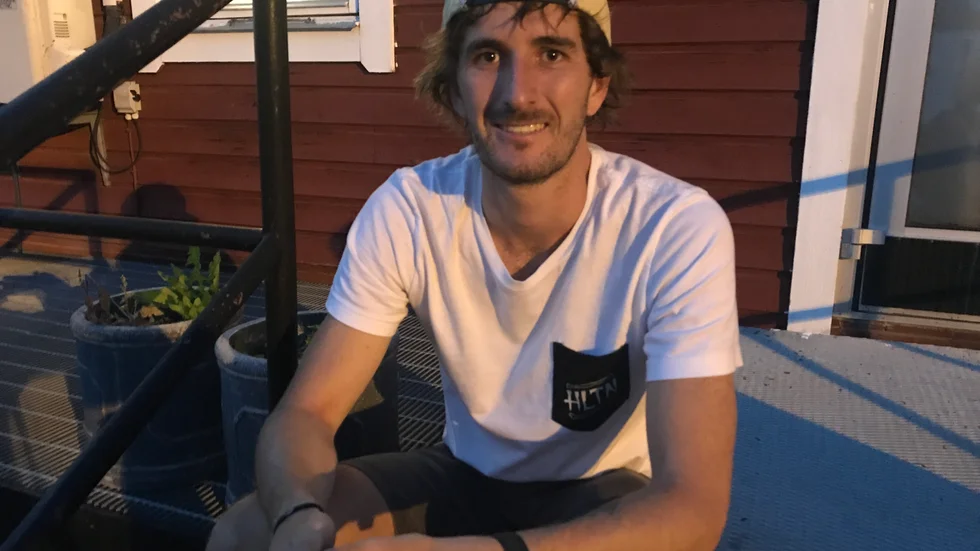 Adam Ellis var nöjd efter premiärkvällen förra veckan. 13+1 poäng blev det för Piraternas nyförvärv första gången på Motalabanan. Mot Masarna på tisdagen är britten på plats igen.