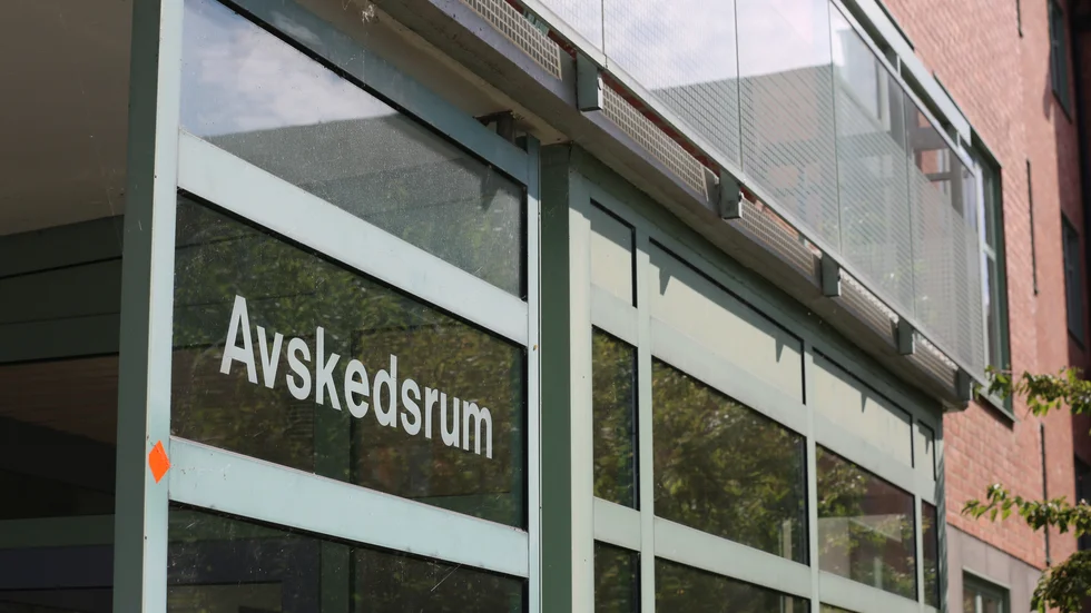 Socialstyrelsen har hittills inte hittat något som kan förklara de ovanligt höga dödstal Gotland hade under tre veckor i maj. Man överväger att anmäla avvikelsen till Inspektionen för vård och omsorg.