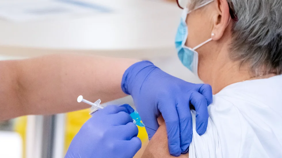 Forskare i Australien vill vänta med att introducera Astra Zenecas vaccin mot covid-19. Arkivbild.