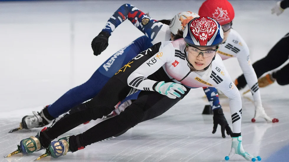 Shim Suk-Hee i ledningen under ett shorttrack-lopp i Montreal. Arkivbild.
