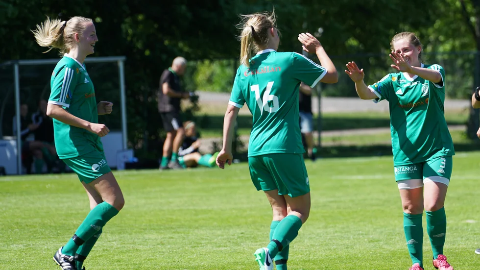 Tinnis spelar vidare i damtvåan.