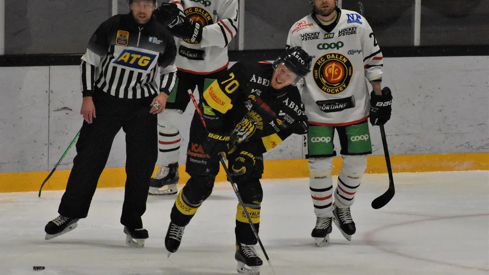 Pierre Gustavsson fick ont efter en tackling i onsdagens match mot Dalen. Nu riskerar han att missa söndagsmatchen.