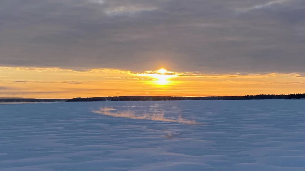 Södra hamn i Luleå, så kallt att isen ryker.